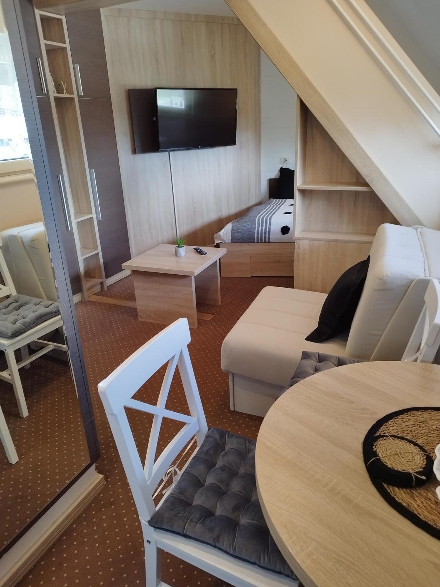 Maja Konaci Apartment *